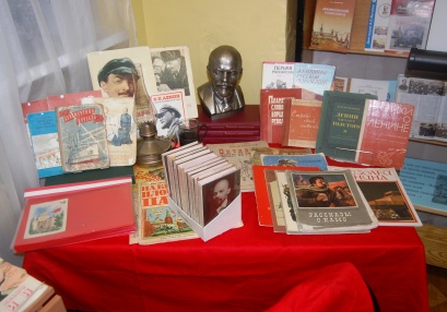7 ноября, в день 100-летнего юбилея Октябрьской революции 1917 года, в Онежской городской библиотеке состоялась читательская конференция «Великий октябрь. Взгляд через 100 лет».