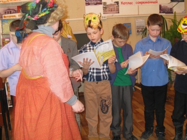 Квест – игра «С Кикиморой и Бабкой Ёжкой по лесным дорожкам» в Шипицынской детской районной библиотеке.