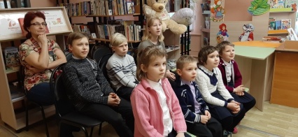 Библиотека — куклы — книги — замечательное содружество, способное приносить плоды в области развивающего чтения детей. В Плесецкой библиотеке небольшие кукольные постановки помогают построить литературный мостик между книгой и ребенком.