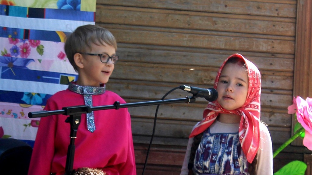 Выступление детей на творческой площадке "Словесный жемчуг Пинежья"