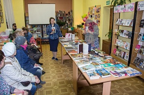 Т. Степанова проводит обзор книжных новинок