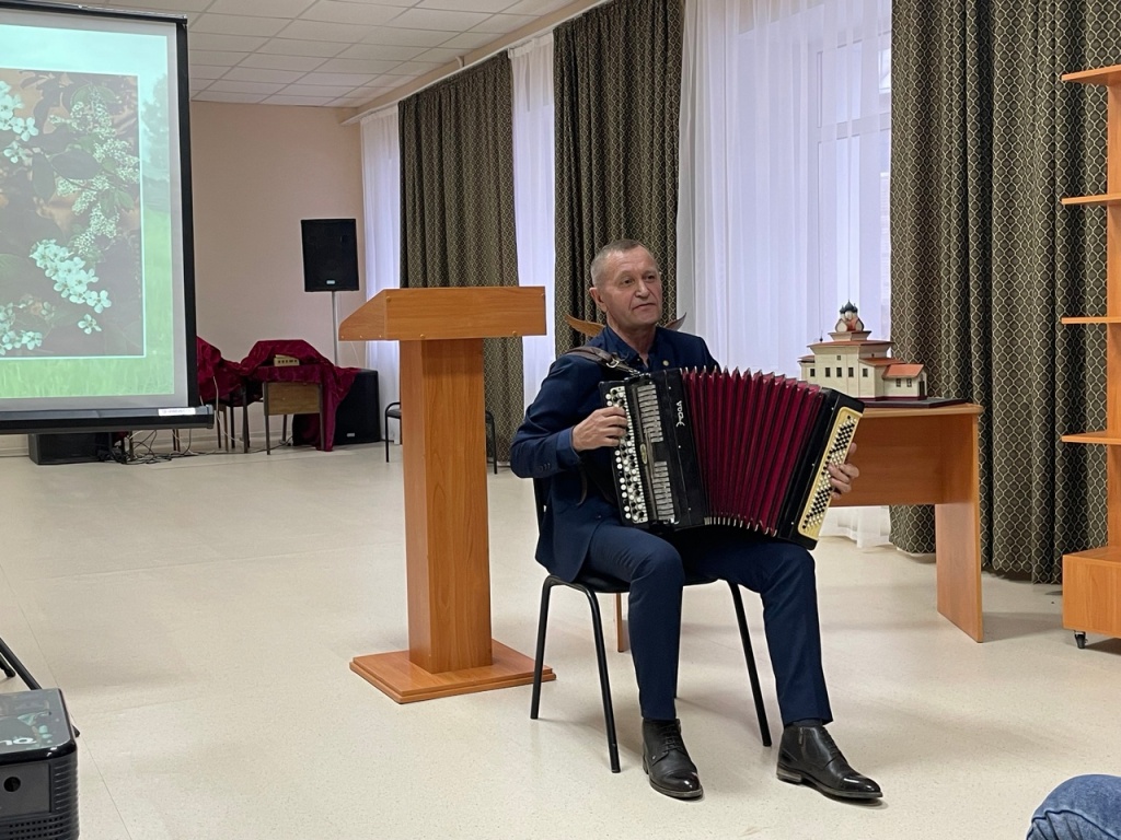Егор Николаевич Мужиков исполняет песню на стихи И.Д. Зауткина